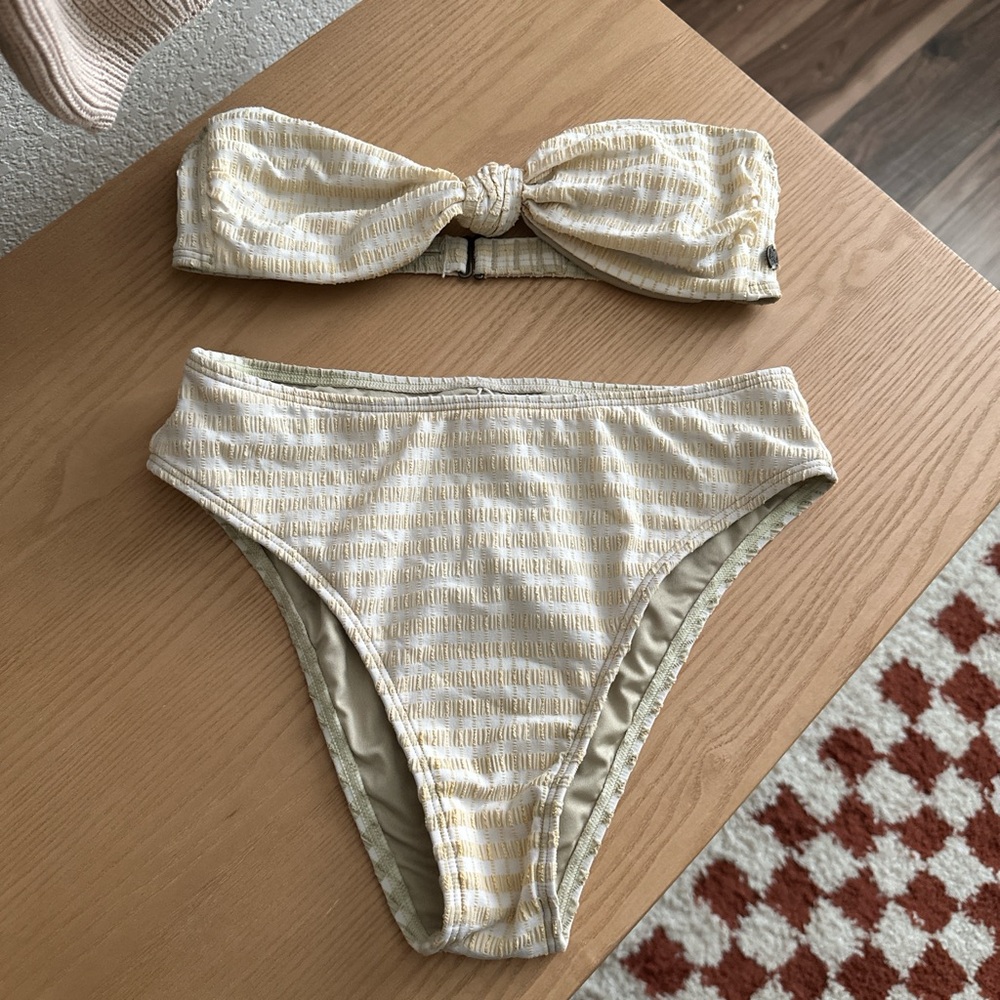 Billabong bikini!